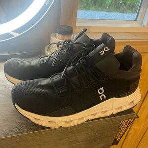 Women’s On Cloudnova sneakers. Size 9.5. In great gently worn condition.